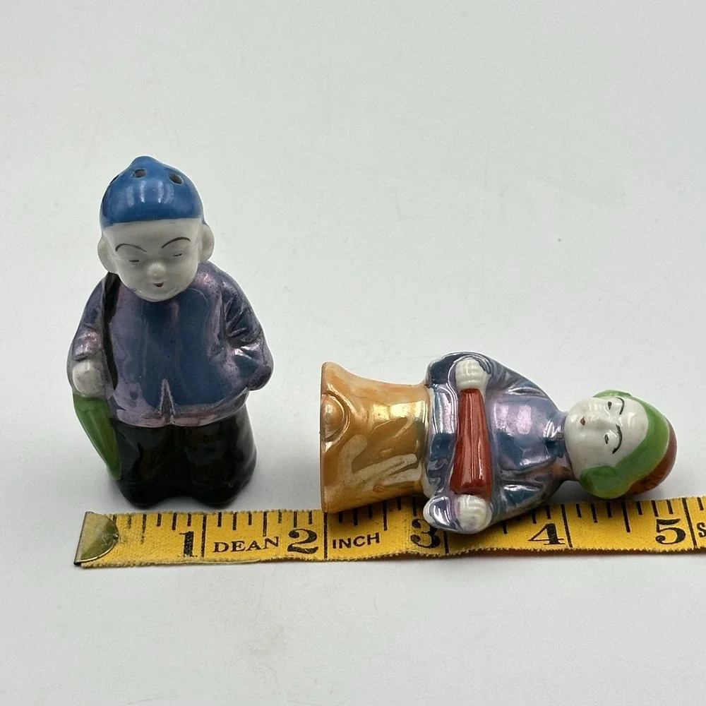 Vintage Japan‎ Hand Painted Asian Couple Salt & Pepper Shakers